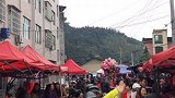 小哥哥今天又调皮了，两个人这样子能好好跳舞吗？