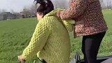 带着婆婆一起兜风吆吆