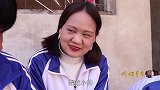 童年短剧：小伙伴帮傻妞姐妹分苹果，结果却被嫌弃，原因真搞笑