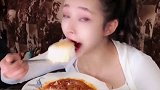 小伙找二毛对对子，答应对出来之后给她四万，结果让人大跌眼镜