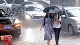 高速开车突然遇到暴雨咋办？老司机教你几招，新手学会不吃亏