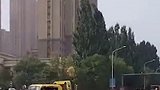 济南一搅拌车侧翻压扁小轿车监控曝光  警方通报：轿车内两人死亡