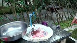 秋妹过冬至，请小雨上山来吃烤全羊，围在一起喝酒吃肉好快活