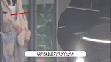 赵丽颖带儿子落地上海，染粉发超年轻走路带风，6岁想想身高惊人