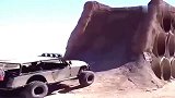 男子开越野车炫技，硬上90度陡坡，结果悲剧了！