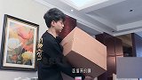 和箱子较劲的秦霄贤也太可爱了
