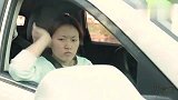 二货妇女搭车，遇上抠门司机，空调不让开，镜子不让照，太逗了