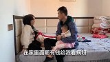丈夫进城每月寄一万，回家看到七岁女儿背着婴儿弟弟捡破烂，解气