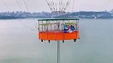 三镇VS申花赛前 两队吉祥物相约打卡武汉各地标