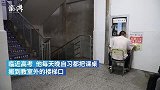 高三男生戴耳塞楼梯口面壁学习：最后几天拼一把