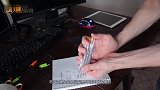 把一百支笔绑在一起，能同时写一百个字老外测试后感觉被骗了