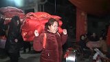 贵州一姑娘嫁人，爸妈准备的嫁妆都很实用，听说新郎家条件不好