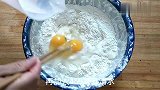 两个鸡蛋，一把小白菜，做懒人早餐饼，不用揉面不用饧面，超简单