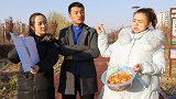 小伙买火鸡面被老板看不起，第二天竟成千万富翁收购小摊，真逗