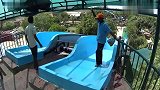 海豚湾水世界适合夏季玩的水滑梯