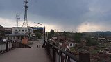 菜园的五月，播种了发芽的土豆，去的路上拍到瀑布雨