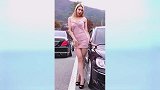 都市车模，紧身包臀裙勒出丰腴身材的魅力来