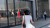 今天这个白色裙子好看吗 我非常喜欢这条裙子