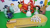 白雪和贝儿都打倒了9个保龄球！