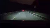 视频车夜间跟车行驶，没想追尾前方轿车