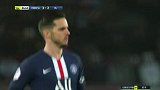 今天跟越位杠上了！巴黎角球姆巴佩禁区再破门 结果又越位了..