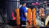 传统椰壳窑烤烧猪,香到没朋友