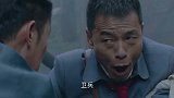 星火云雾街：卢人豪将自己的手枪交给了人杰，并希望他有一天能够明白革命的真正意义