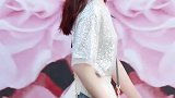 笑起来甜甜的，应该是很多男孩子喜欢的类型吧？