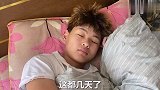 弟弟要去学游戏，1年就2万学费，哥哥：还是养猪去吧！