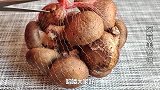 这几种香菇不建议买，菜贩子从来不吃，很多人不懂，确实有用