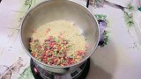 现在是鹦鹉繁殖期，今天分享在家自制鹦鹉奶粉的视频