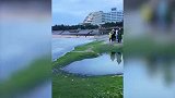 山东网红“爱心海”竟是小水坑？有游客直呼“照骗”，当地文旅回应