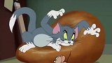 猫和老鼠：汤姆差点被噎死，这可怎么办，咽都咽不下去了
