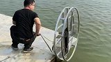 哥哥发明的汽油风扇推动器，测试了半天，原来是风力导致的发动力