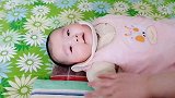 6个月的宝宝真是个懒猪宝宝都不会翻身呢