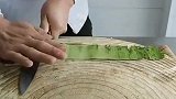 如何顺滑地给黄瓜剥皮学着点！