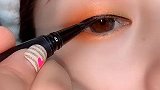 今天画一条细细的眼线 搭配我的活力少女系眼妆