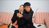 妹妹欠钱不还，姐夫上门讨债， 妹妹的做法太逗了