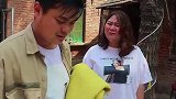 短剧：小伙偷钱被母亲打断腿，赌气离家出走，3年后回家跪地痛哭