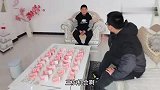 3000元现金摆在桌上，吹倒多少拿走多少，看看弟弟能拿多少钱