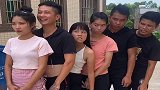 帅哥插队，不料后面美女竟这样报复他，下一幕悲剧了！
