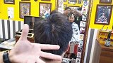40岁男子想时尚，发型师没让他失望，剪完很满意