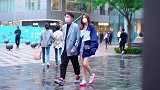 雨后的街景很美，雨后的美女也更美