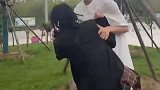 野外防身术，希望可以帮到兄弟们！放开那个女孩让我来！