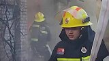 废弃民房起火，一条狗狗在火场徘徊，消防员“读”懂了它的意思