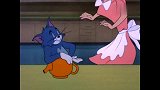 猫和老鼠：汤姆用一个大茶壶，一下子盖住了杰瑞！