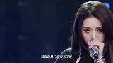 有种“不良少女”叫喻言穿破洞裤，虽然一个洞，但一般人穿不出去