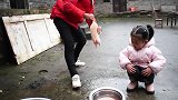 丫丫今天做酱香黄豆鸭，一人吃半只，大口猛吃，真美味