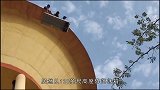 站在120英尺的地方扔冰箱老外奇葩挑战，隔着屏幕都心疼
