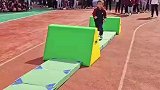 幼儿园中班小朋友进行跑酷体能训练